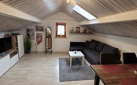 Kleine gemütliche Mansardenwohnung im Südosten Münchens