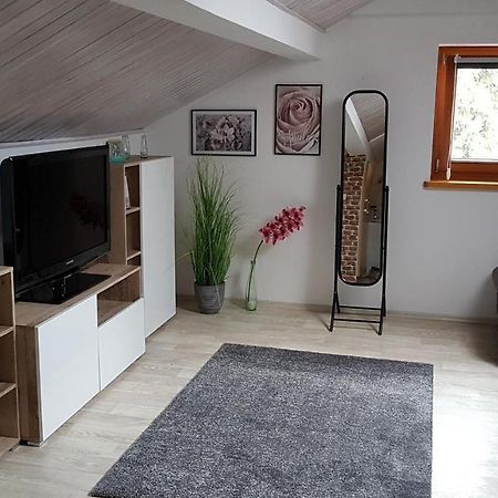 Kleine gemütliche Mansardenwohnung im Südosten Münchens Assling Exterior foto