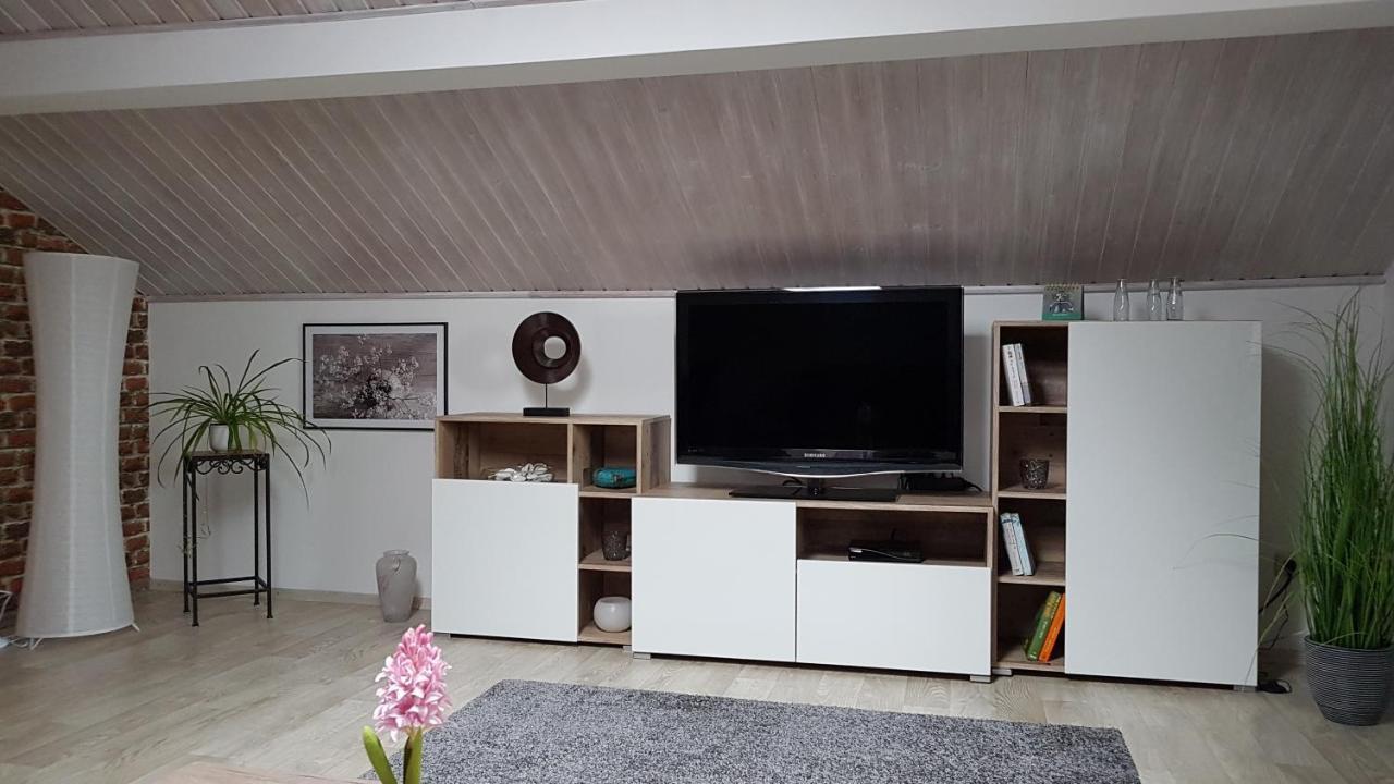 Kleine gemütliche Mansardenwohnung im Südosten Münchens Assling Exterior foto